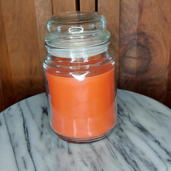 Pumpkin Amber Candle - Picture 9 of 12